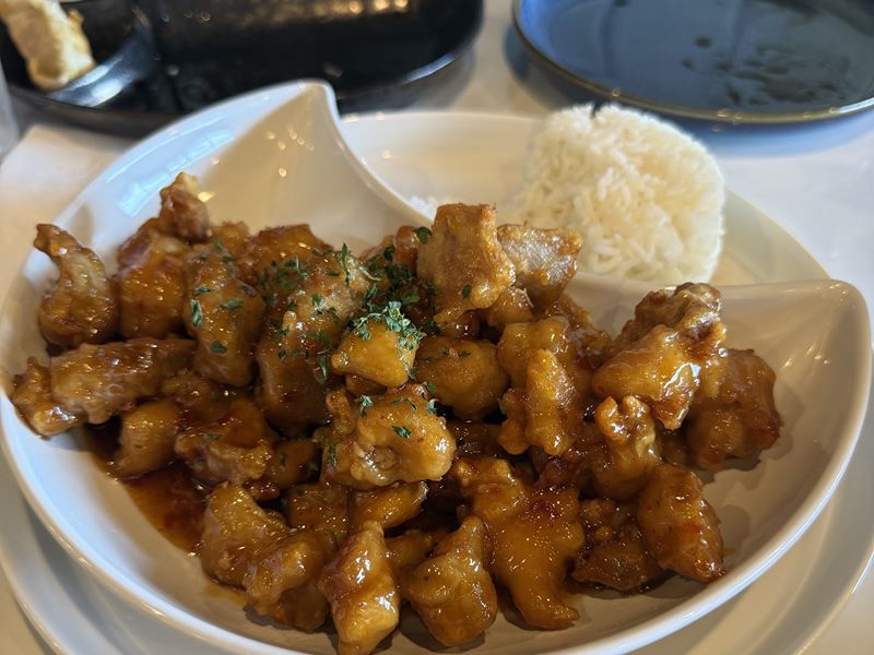 Amuu Asian Cuisine food